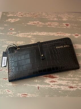 Love & Lore Travel Docs Croc-Embossed faux Travel Wallet - Black